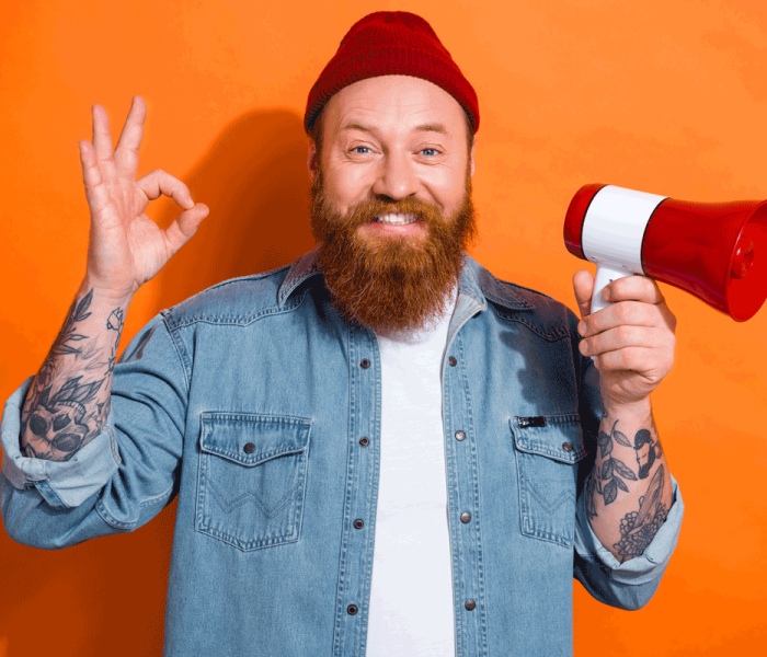
Lizenziert
Photo of positive promoter guy advertise great discounts show okey symbol isolated on vibrant color background 